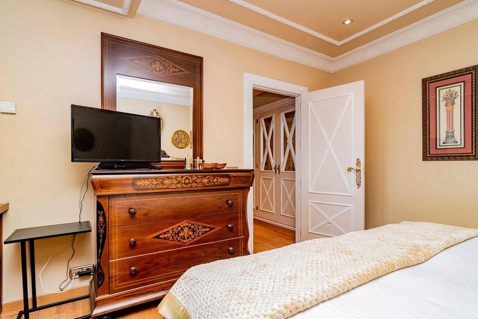 Colon Suites Madrid Exterior photo
